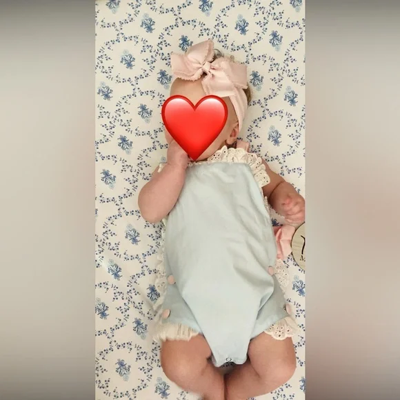 Ruffle Lace romper with bow - Picture 2 of 5